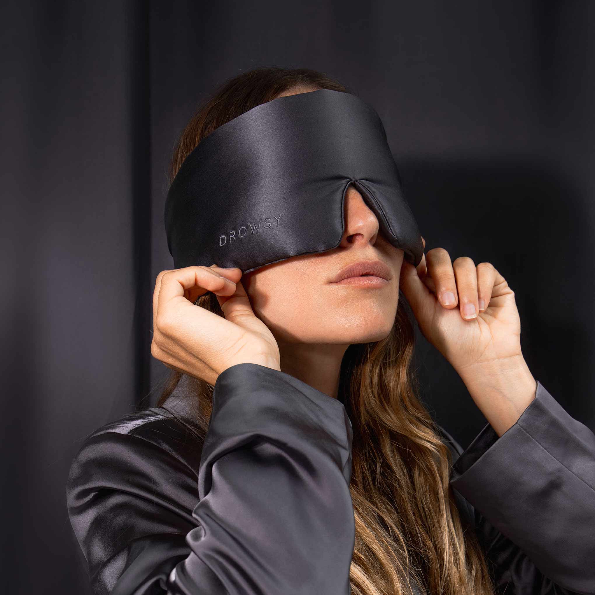 Drowsy-Sleep-Co-Mulberry-Silk-Sleep-Mask-Moonlight-Shadow05.jpg__PID:816c4dd7-37e0-49a0-94d2-2d30f52175e1